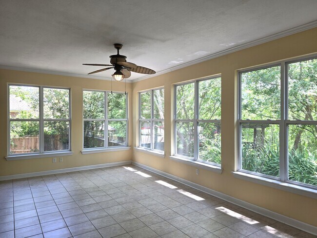 Building Photo - 932-p932 Windmill Pkwy