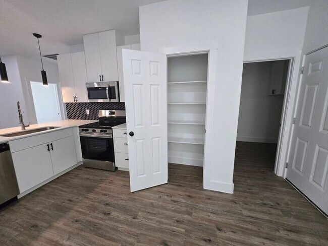 Building Photo - Stunning New Build