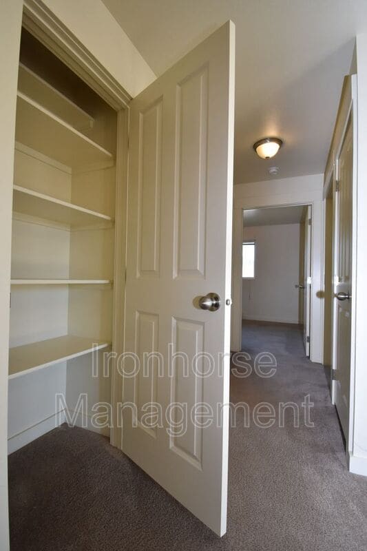 Building Photo - 807 W Villard St