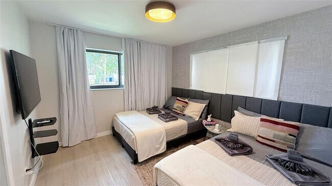 Building Photo - 433 NW 15th Way