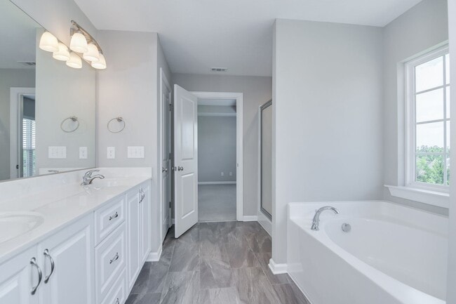 Building Photo - Beautiful 4 Bedroom 2.5 Bath in Grovetown!