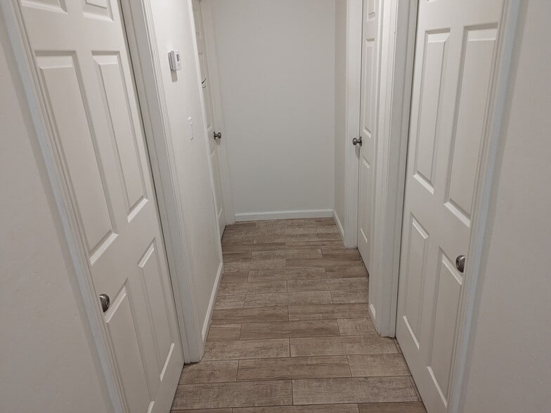 Building Photo - 324 Sycamore Dr