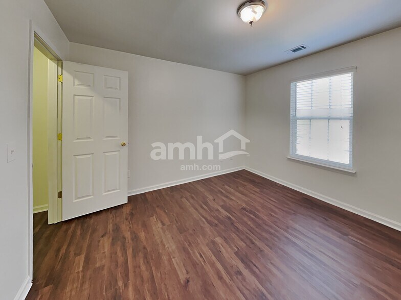 Building Photo - 219 Chandeleur Dr