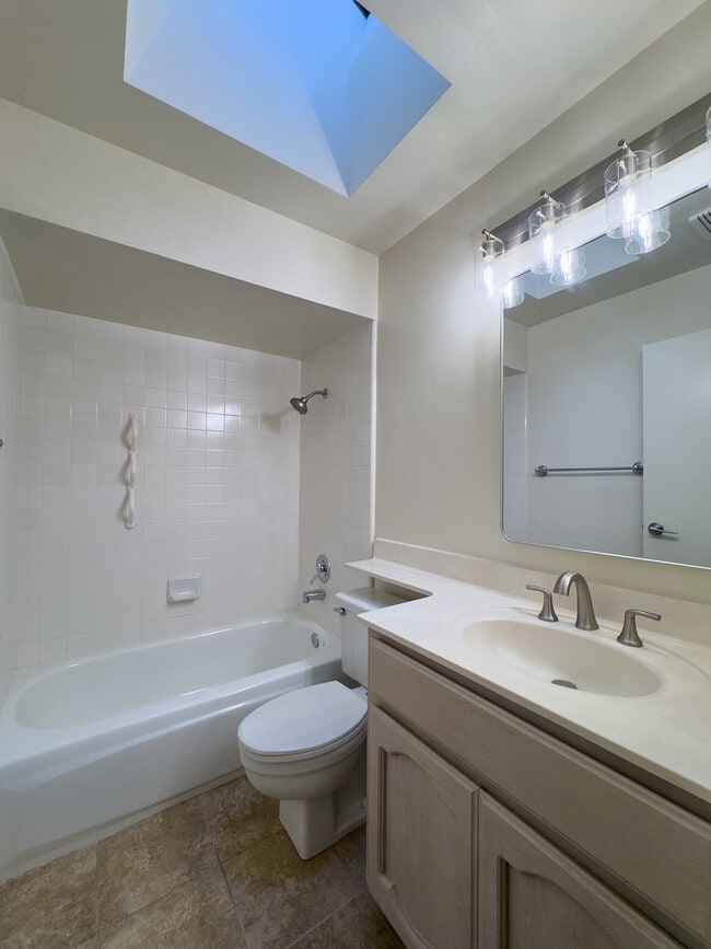 Building Photo - 2274 Caminito Castillo