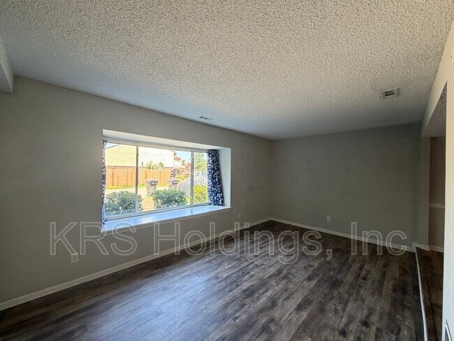 Building Photo - 896 Jamestown Landing Rd