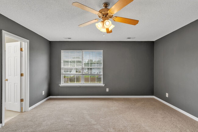 Building Photo - 106 Briar Hollow Dr