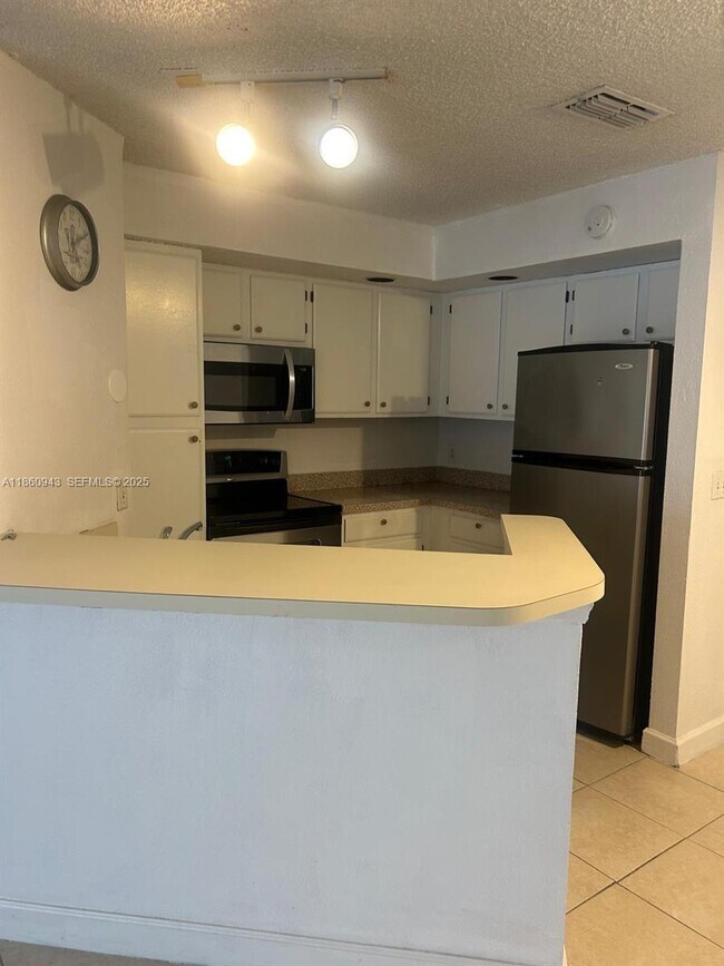 Building Photo - 3310 Pinewalk Dr N