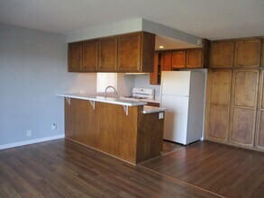 Building Photo - Desirable & Spacious Pt Loma Fully Updated 1 BDR 1 BA Apartment