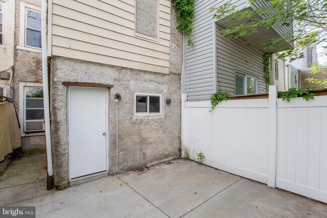 Building Photo - 2043 Gerritt St