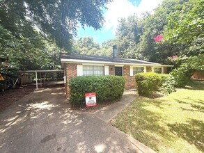 Building Photo - **3 Bed 2 Bath located off Wares Ferry Road** Call our self showing number to schedule a tour 334...