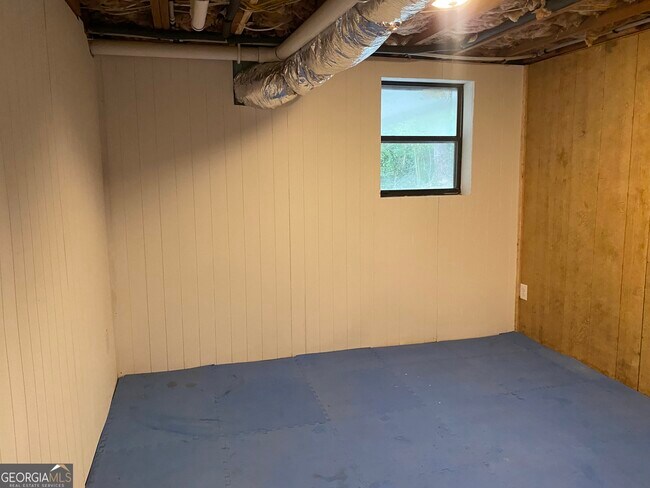 Building Photo - 1545 Gaylor Dr SE