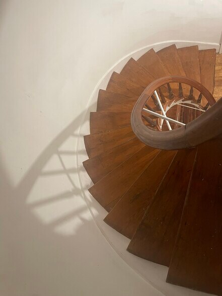 Building Photo - 24 Crown St