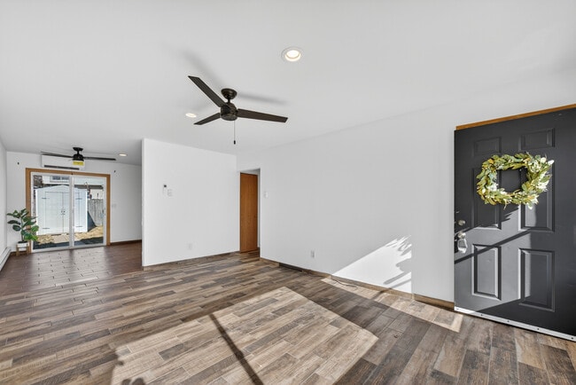 Building Photo - 1142 Ohio Ct