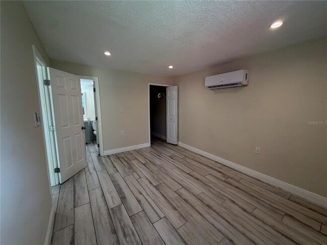 Building Photo - 810 8th St