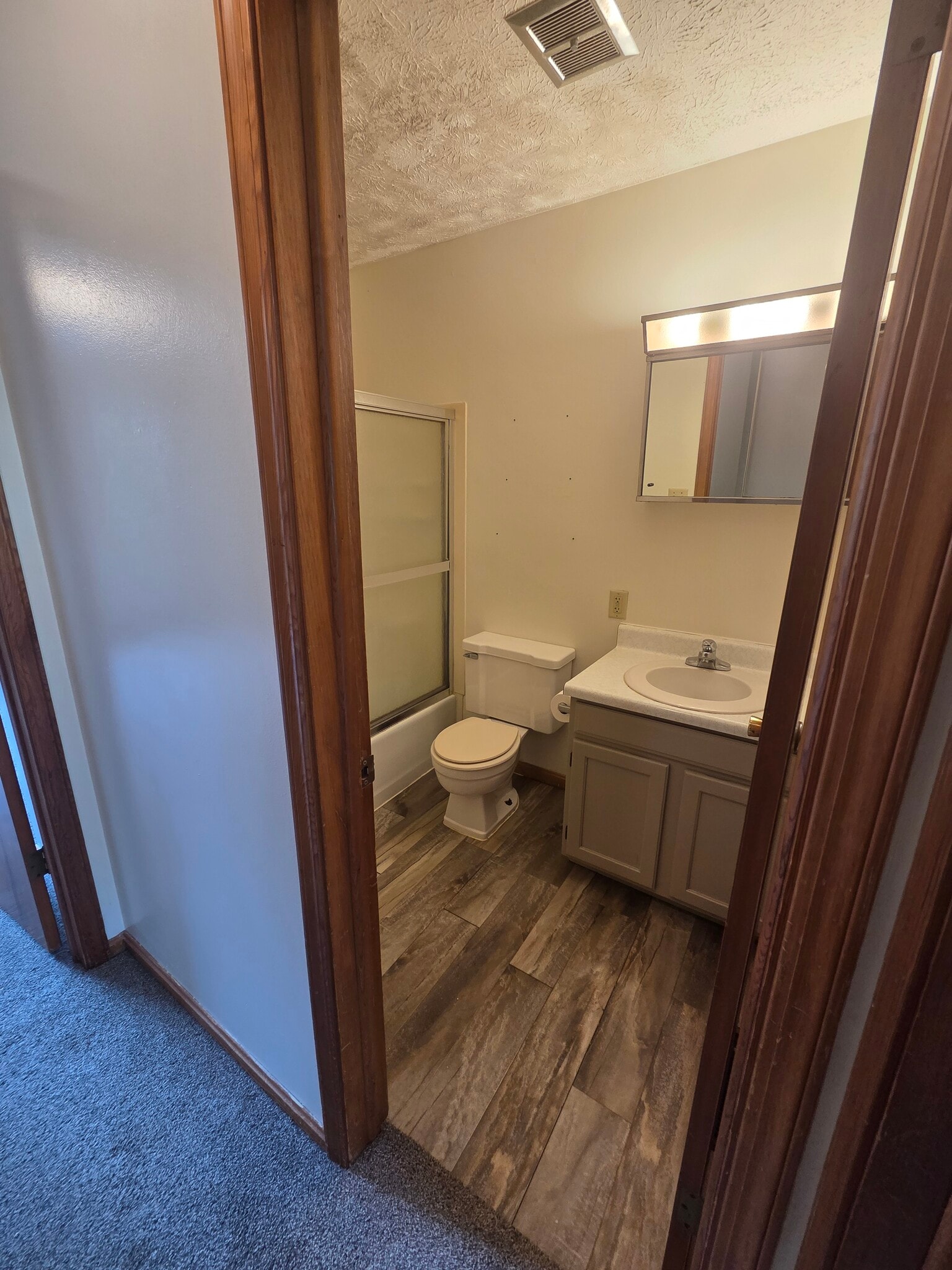 Upstairs Full Bath - 5229 Rule Rd