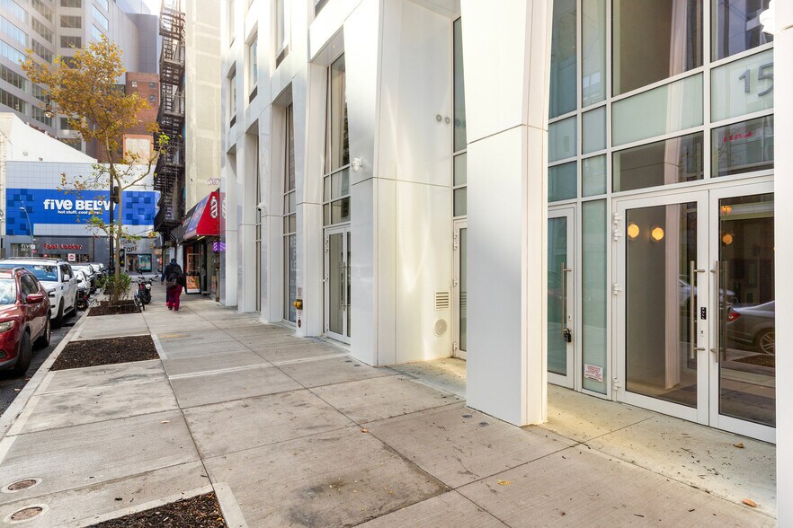 Building Photo - 150 Lawrence St