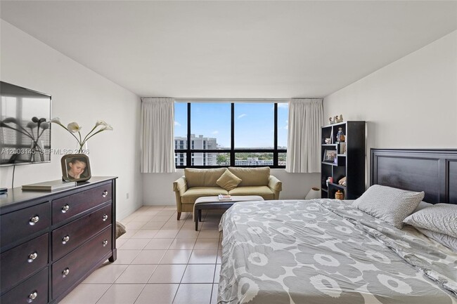 Building Photo - 11113 Biscayne Blvd