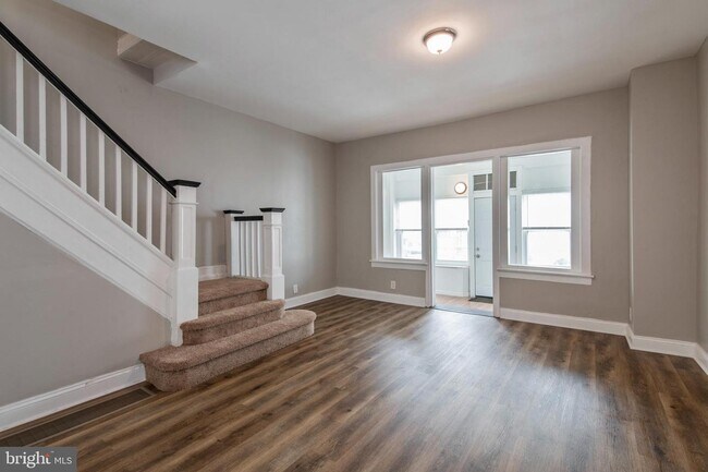 Building Photo - 5524 Delancey St