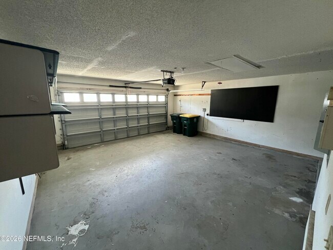 Building Photo - 2024 Hovington Cir W