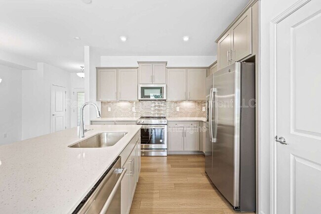 Building Photo - 16341 Leading St