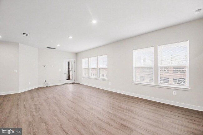 Building Photo - 1601 Potomac Shores Pkwy