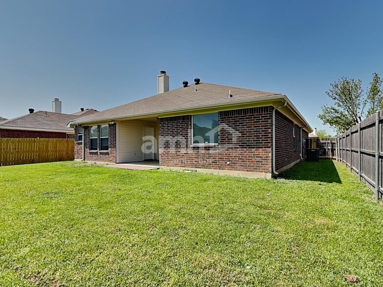 Building Photo - 324 Rock Hill Dr