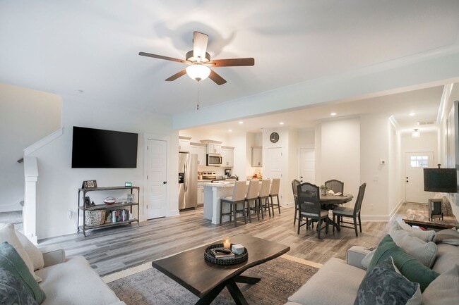 Building Photo - 3337 Alta Ln