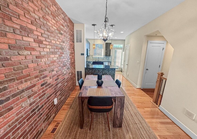 Building Photo - 5610 45th Ave