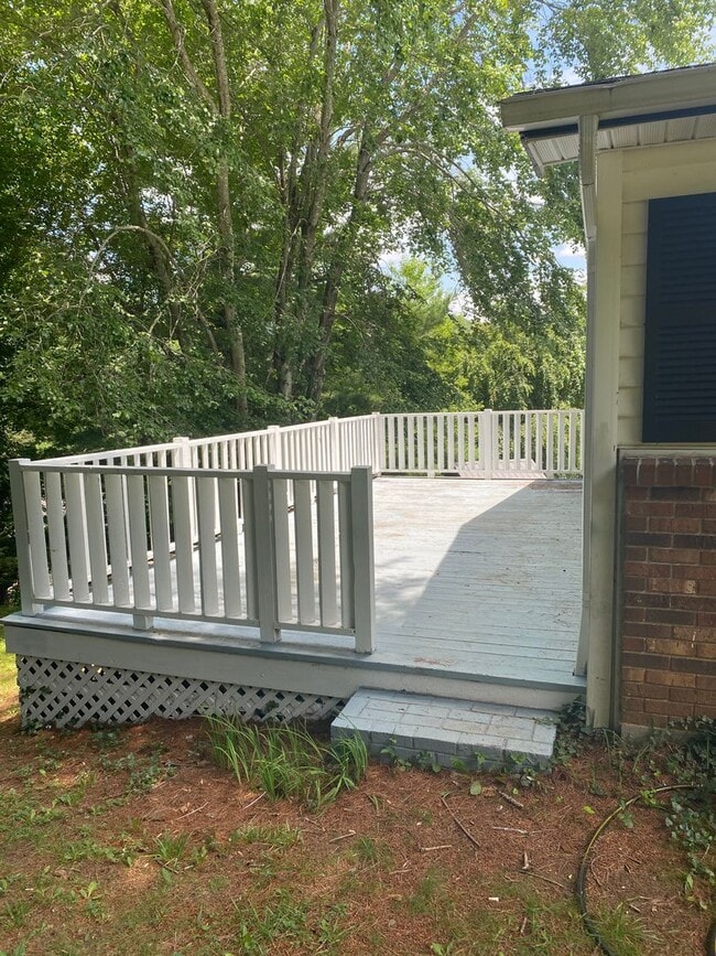 Building Photo - Downtown West Jefferson Living – 3BR Home with Deck & Carport