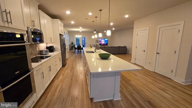 Building Photo - 44768 Tiverton Sq