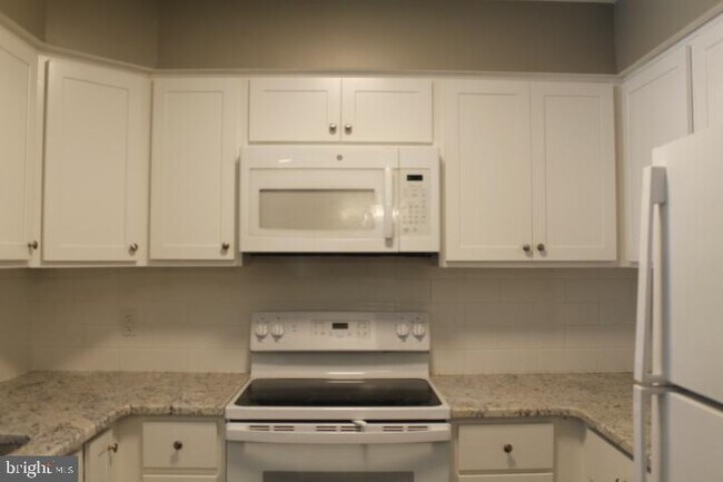 Building Photo - 1711 Foxmeadow Cir