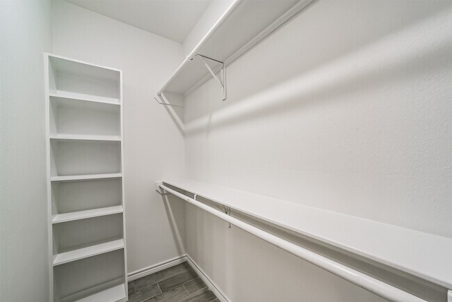 Building Photo - 16613 E Lynbrook