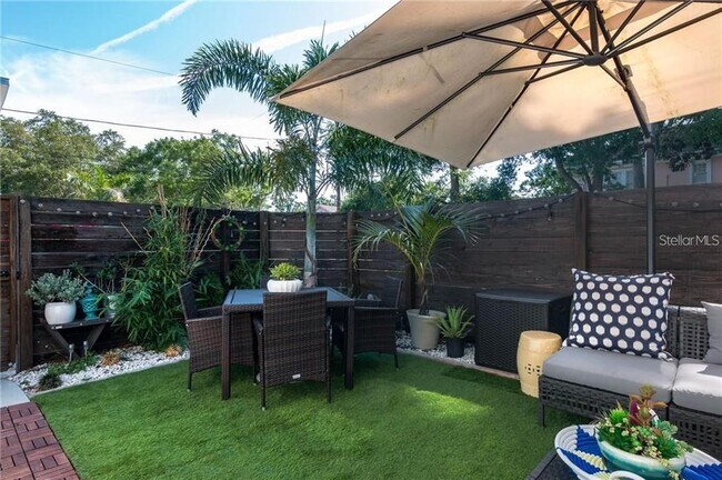 Building Photo - 1400 Locust St NE