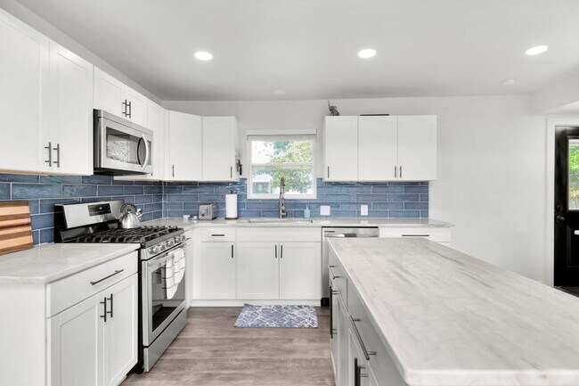 Building Photo - Charming 3-Bed home with 2.5 Baths in Fort Walton Beach – Your Ideal Coastal Retreat!
