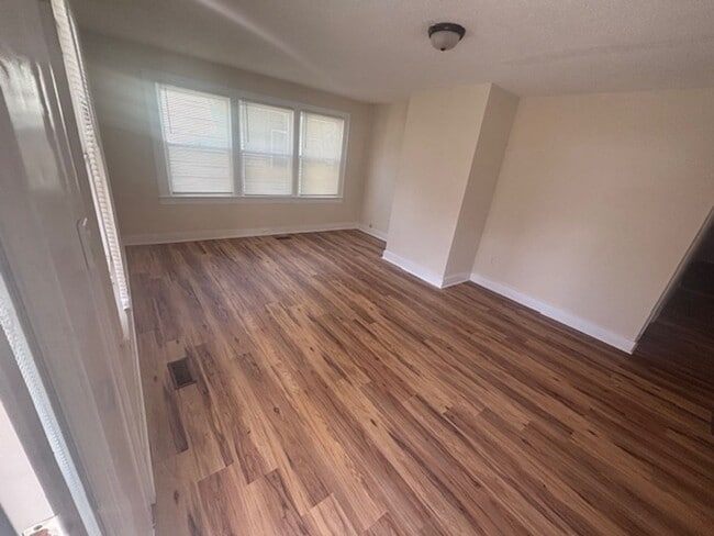 Building Photo - Knoxville 37920 - 3 bedroom 2 bath - call Howard Grower 865-705-0969