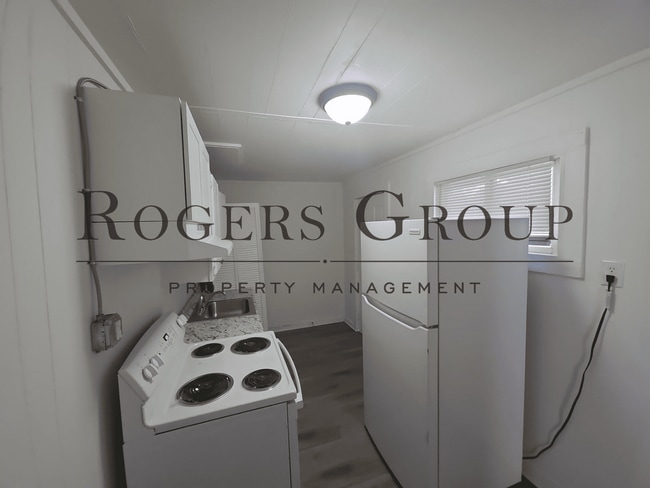 Building Photo - #450 - 116-118 Ramsey St Duplex