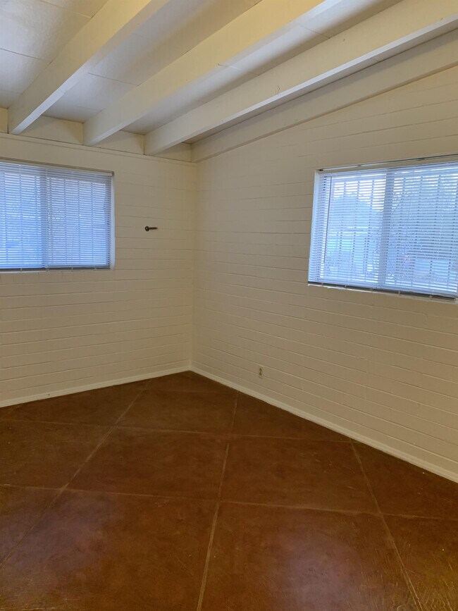 Building Photo - 2115 E 18th St