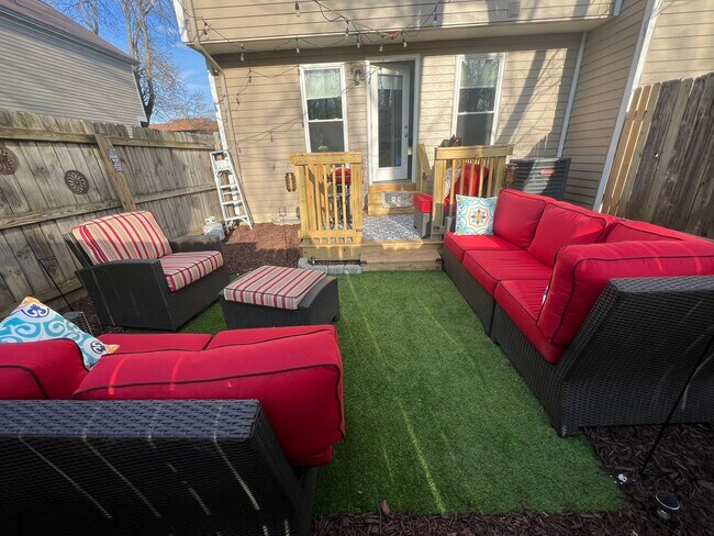 Building Photo - 1071 Stratford Ct