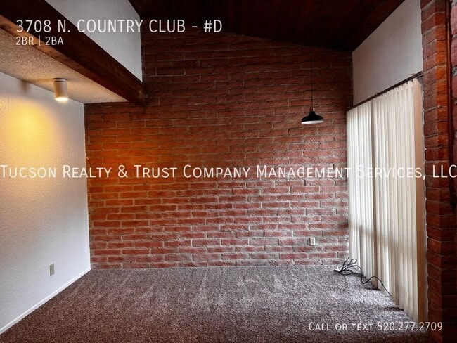 Building Photo - 3708 N Country Club Rd