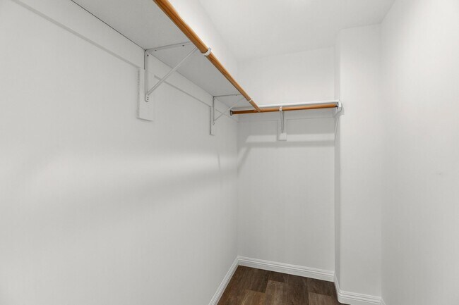 Building Photo - 3 Bedroom & 2.5 Bathroom Townhome with 2 Car Garage & Laundry