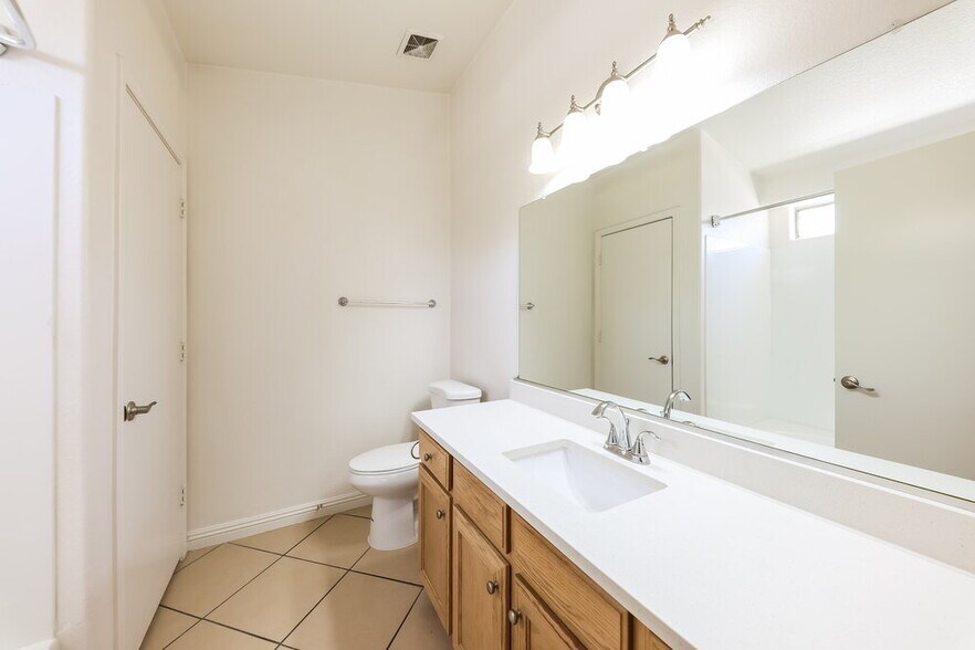 Building Photo - 3556 S Adelle