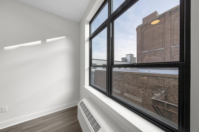 Building Photo - 121 34th St