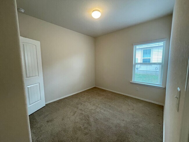 Building Photo - Charming 3x2 Rental Home in New Braunfels, TX!