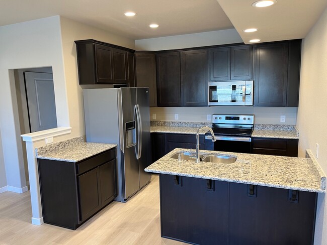 Building Photo - 6735 Carriage Meadows Dr