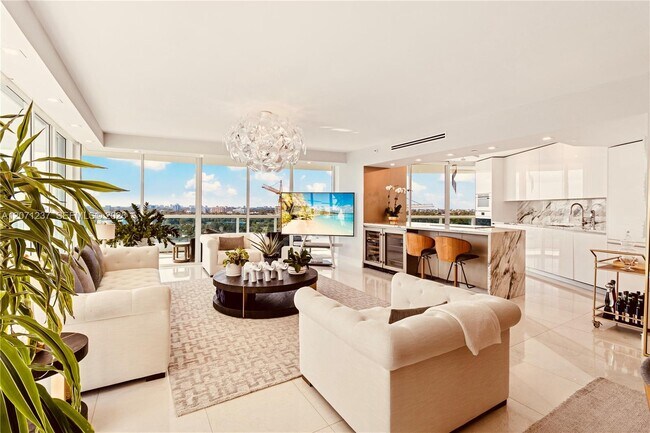 Building Photo - 2127 Brickell Ave