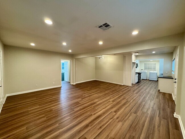 Building Photo - 15105 Nurmi St