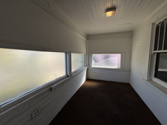Building Photo - 2800 Ross Ave