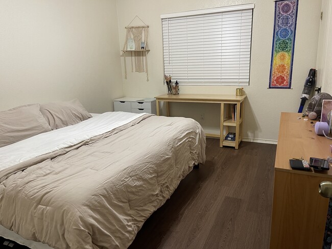 Main Bedroom - 4302 Jeff Scott Dr