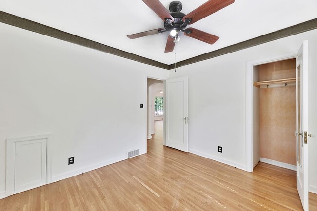 Building Photo - 230 S Minneapolis St