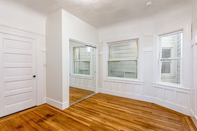 Building Photo - 1035 Sanchez St